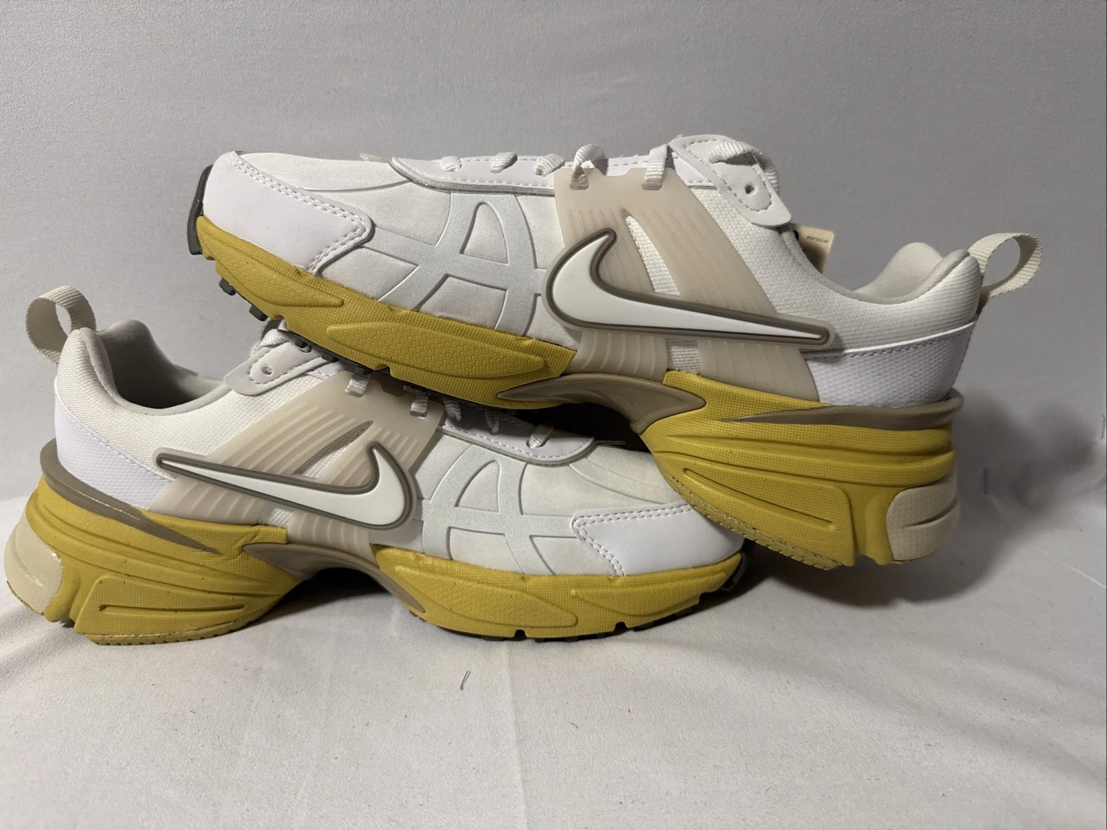 s-l1600-146.webp Size 7 - Nike V2K Run GORE-TEX White Light Bone W - Image 1